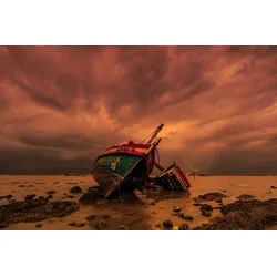 Fototapete PAPERMOON "SCHIFFSWRACK-STRAND KLIPPEN WALD SEE SONNE GEBIRGE BOOT", bunt, B:3,00m L:2,23m, Vlies, Tapeten