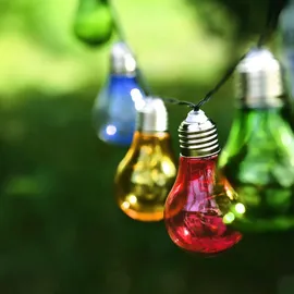 Spetebo LED Solar Lichterkette mit 10 bunten Led Glühbirnen - 180 cm - Garten Dekobeleuchtung mit farbigen Lampen