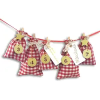 Frau WUNDERVoll® DIY Adventskalender zum Befüllen Schneeflöckchen Baumwollbeutel rot/weiß kariert, Ziffern gold/Weihnachtskalender,Beutel,Sack,Säckchen,Stoffbeu...