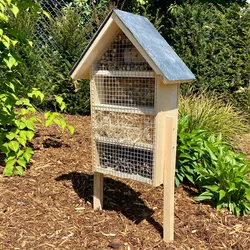 Insektenhotel Natur mit Schieferdach