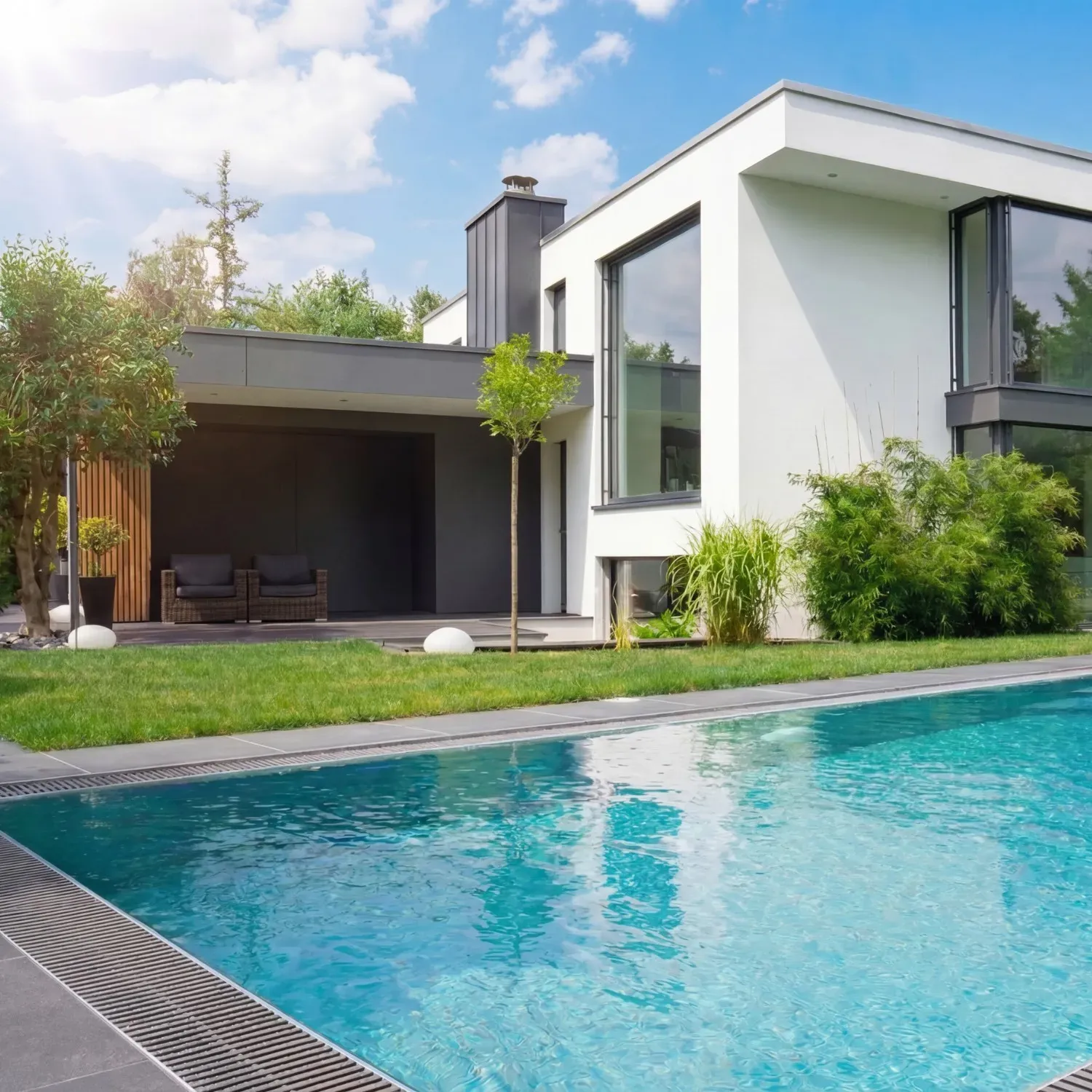 Pool fertig montiert, verrohrt & verkabelt 3,0x5,0m Infinity® Bay | Überlauf-Schwimmbecken: Fertig montiert, verrohrt und verkabelt
