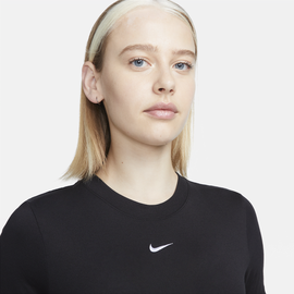 Nike Sportswear Essential Slim-Fit Crop W NSW Tee ESSNTL Slim CRP LBR T-Shirt, Black, X-Small
