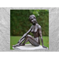 IDYL Dekofigur IDYL Bronze-Skulptur Nackte Frau, Bronze – sehr robust – Langlebig – witterungsbeständig gegen Frost, Regen und UV-Strahlung. Die Modelle werden in Wachsausschmelzverfahren in Bronze gegossen und von Hand patiniert.