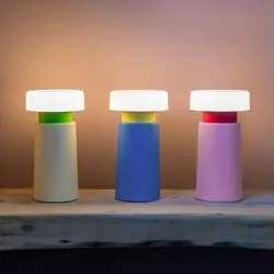 REMEMBER Tragbare LED-Tischleuchte "Victoria" aqua - dimmbar mit 130 Stunden Leuchtdauer, USB Typ-C