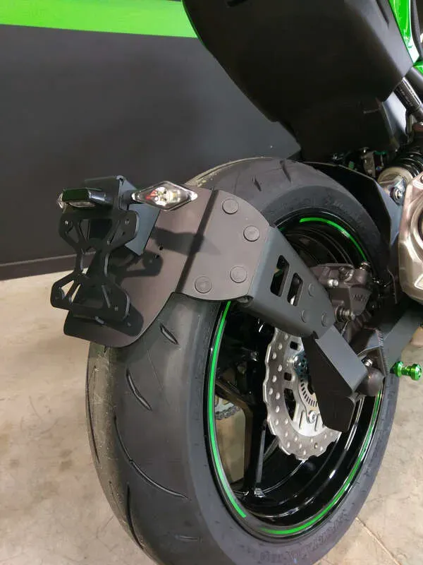 Access Design Zwarte Kawasaki Z900 "flush wheel" plaathouder Kentekenplaathouder