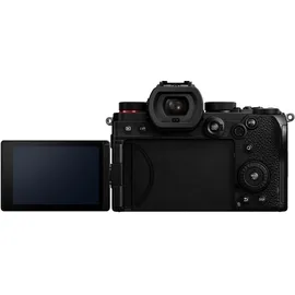 Panasonic Lumix DC-S5D + S 18-40mm f/4.5-6.3