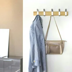 Yamazaki Garderobenleiste Holz naturbraun mit 5 Metallhaken Hakenleiste Wandgarderobe Garderobenpaneel Kleiderhaken Garderobe 04116