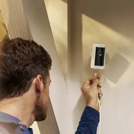 Ring Outdoor Camera Plus Plug-In Weiß