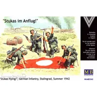 MB3545 1:35 Stukas im Anflug