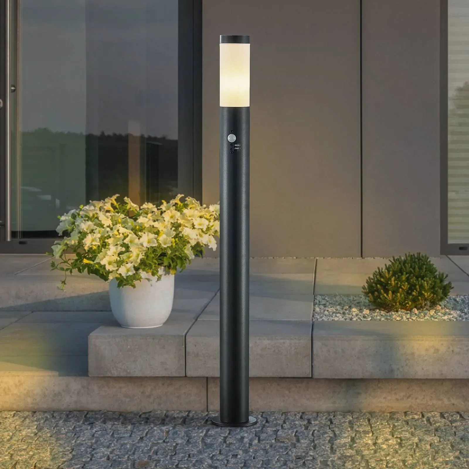 Lindby Wegelampe Statius, anthrazit/weiß, Sensor, 100cm Statius, schwarz, Metall, Modern - 7.6 cm - 7.6 cm - 100 cm