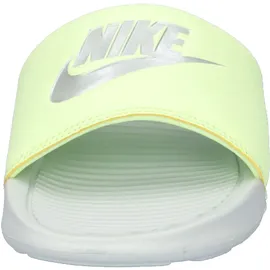 Nike Victori One Damen Light Silver / Light Silver / Barely Volt 40,5