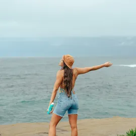 COOLA Classic Body Spray Piña Colada Spray LSF 30 177 ml