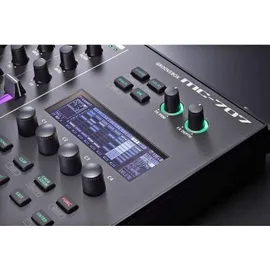 Roland MC-707 Groovebox mit Ständer Silber