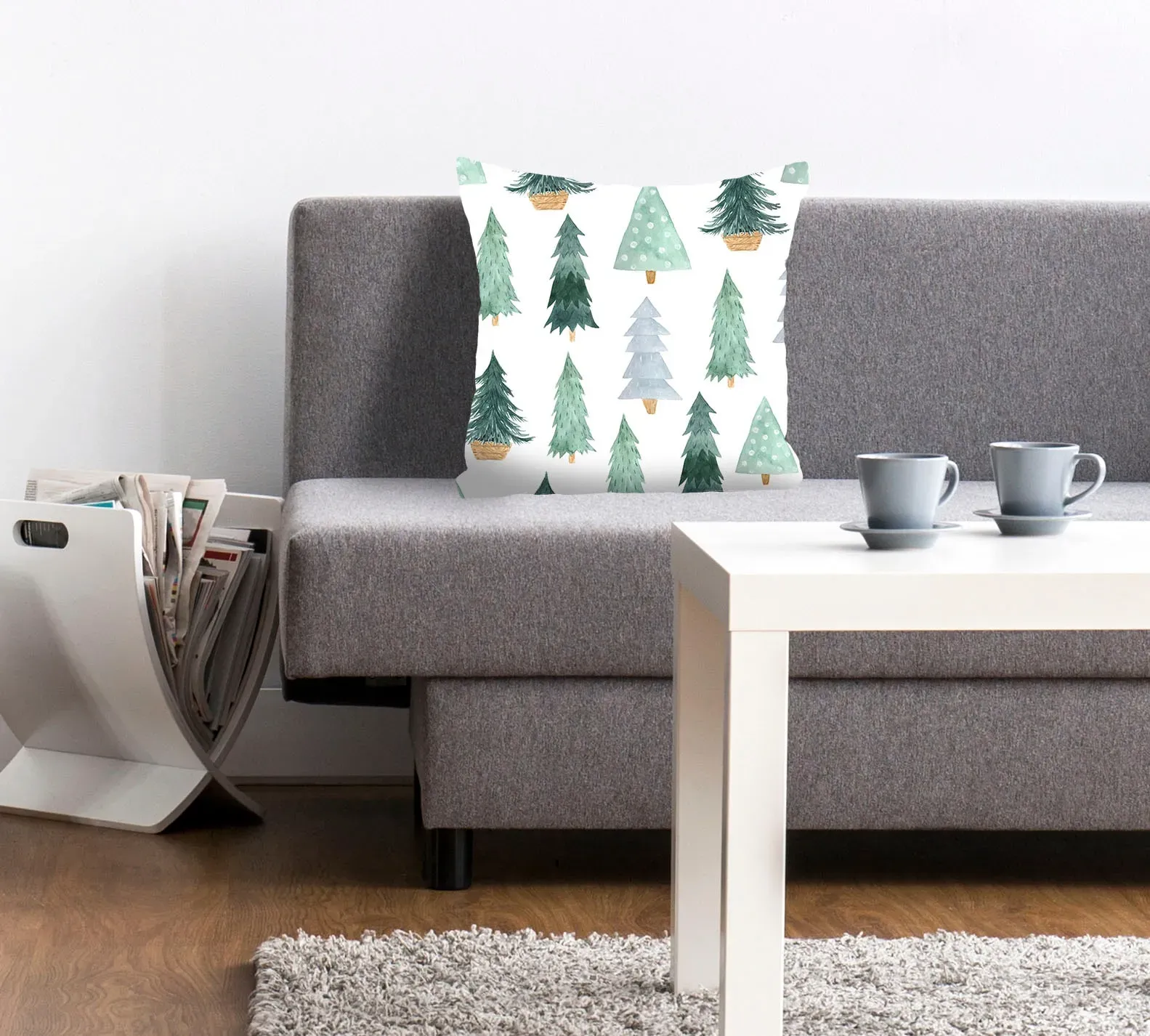 Dekokissen QUEENCE "Janosch", grün (grün, bedruckt), B:40cm L:40cm, Polyester, Dekokissen_Sitzkissen_Kissenhüllen, mit grünen Tannenbäumen