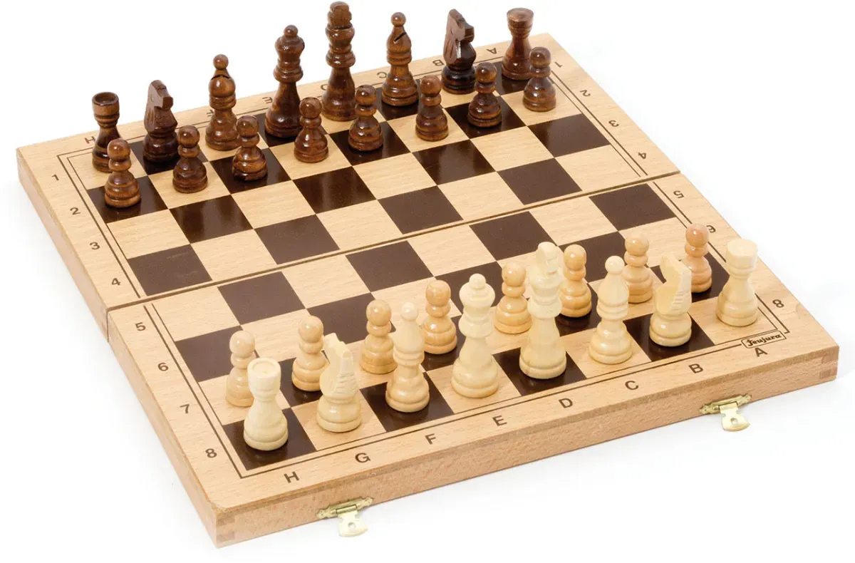 Schach im Holzkasten
