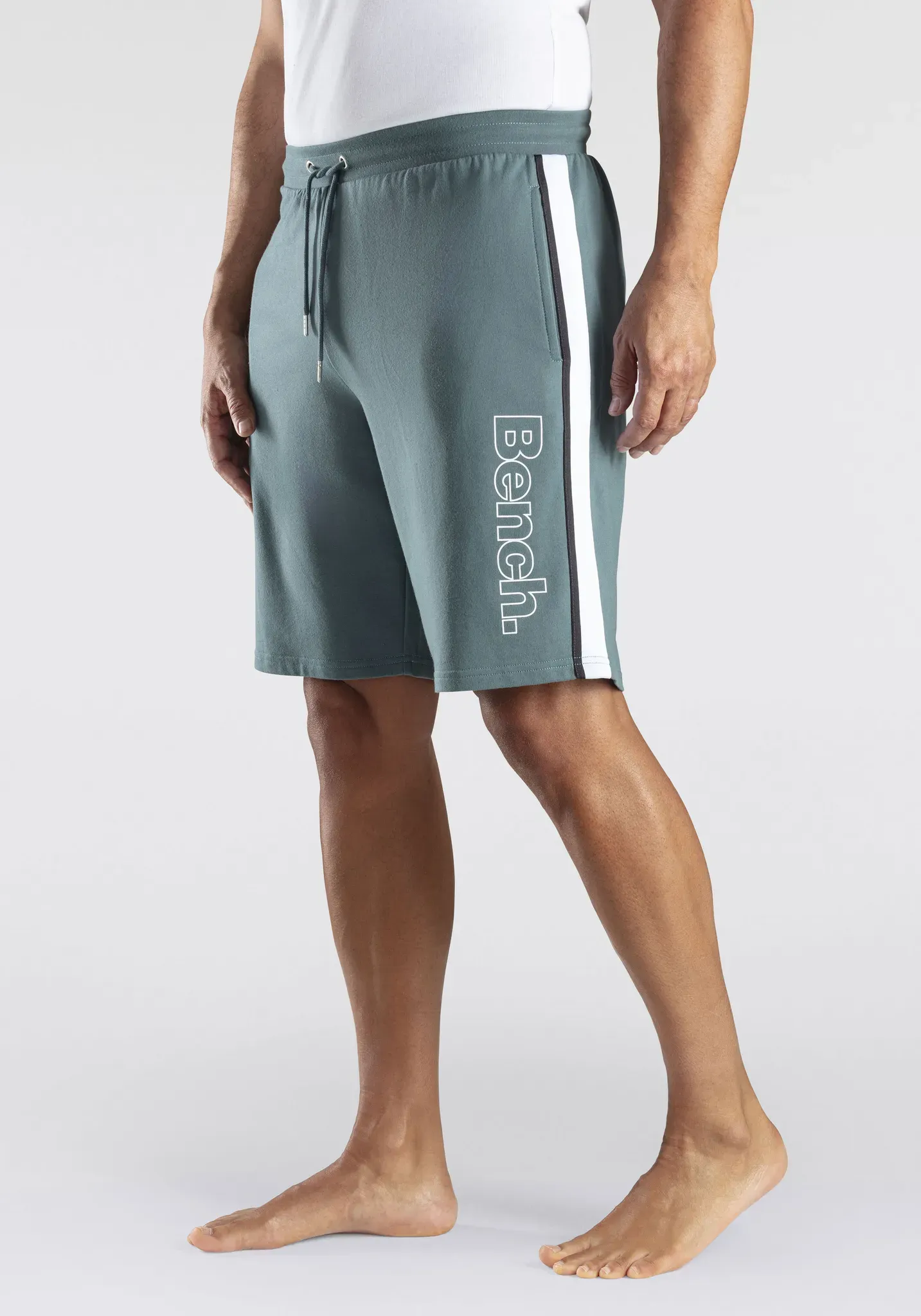 Sweatshorts BENCH. LOUNGEWEAR, Herren, Gr. 48/50 (M), N-Gr, blau (hellpetrol), Sweatware, Obermaterial: 60% Baumwolle, 40% Polyester, unifarben mit Farbeinsatz, Basic, bequem ca. Mitte Knie, Hosen Sweatshorts, mit seitlichen Taschen