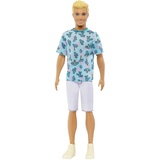 Barbie Ken Fashionistas Puppe - T-Shirt mit Kaktus- und Palmenaufdruck, weiße Shorts und hohe Turnschuhe, perfekt für Abenteuer mit Freunden und Stadtbummel, für Kinder ab 3 Jahren, HJT10