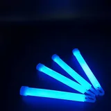 KNIXS 25er Pack Power-Knicklichter/Knicklicht (15cm) inkl. Spezialhaken und Befestigungsband - blau leuchtend für Party, Festival, Outdoor oder als Dekoration