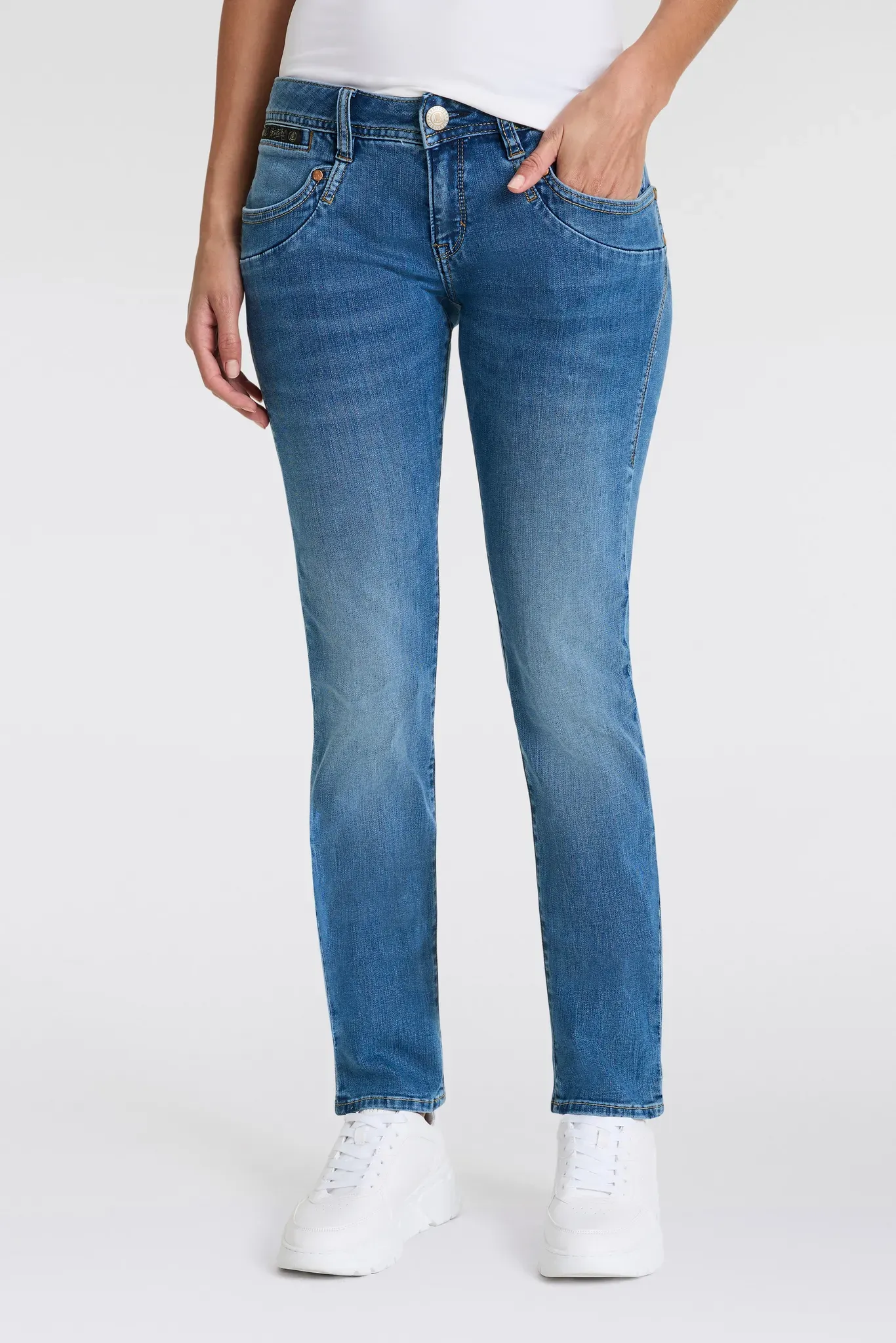 Herrlicher Slim-fit-Jeans »Piper Slim Organic Denim«, mit Logoknöpfen an den Gesäßtaschen Herrlicher medium 34