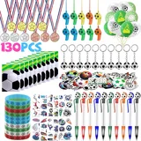 Withosent 130 Stück Fußball Pinata Geburtstag Jungen, Kleine Geschenke Deko Geburtstag Fußball mit Ballon, Schlüsselanhänger, Armband aus Silikon, Pfeifen, Medaillen, Tattoo, Stift, Geschenktüten