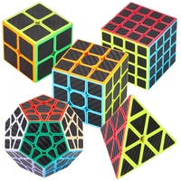 Coolzon Zauberwürfel 5 Stück Speed Cube Set Pyraminx + Megaminx + 2 x 2 + 3 x 3 + 4 x 4 Magic Puzzle Cube Würfel Carbon Faser Aufkleber in Geschenkbox für Kinder Erwachsene