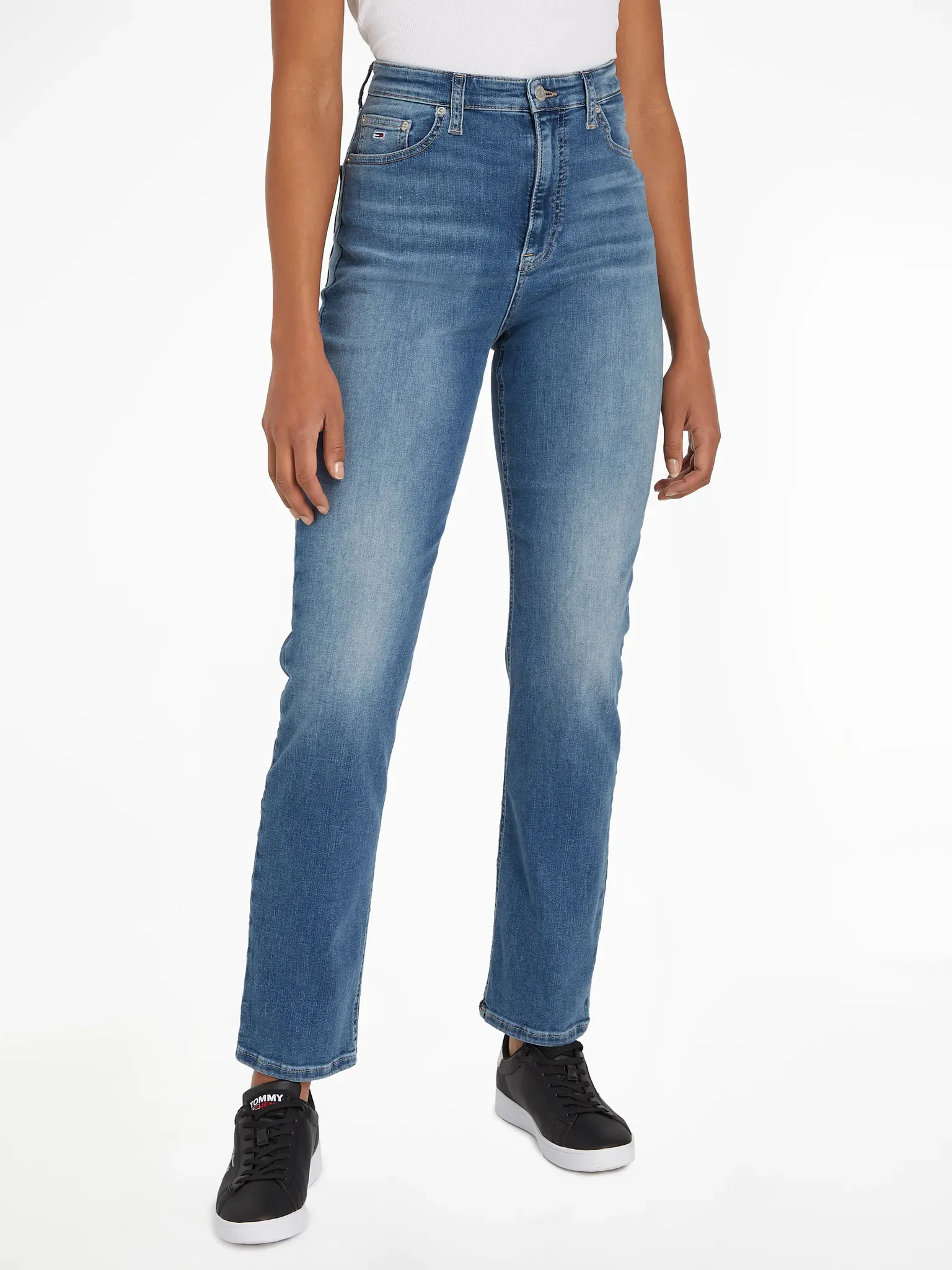 Tommy Jeans Straight-Jeans »Tommy Jeans JULIE - High Waist - Straight Jeans«, Gerade geschnittene denim Jeans mit hoher Taille und Tommy Logo-Badge TOMMY JEANS Denim Medium 27