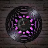 Smotly Vinyl-Wanduhr, LED-Nachtlicht-Funktion, Dartboard-Themen-Wanduhr, ist eine Wanduhr Geschenk für Freunde, die gerne Darts werfen. (sieben Farben)