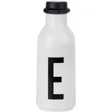 DESIGN LETTERS Persönliche Trinkflasche Weiß (E) | BPA-Frei | 500 ml | Tritan Wasserflasche im Nordisches Design | Auslaufsicher | Spülmaschinengeeignet | erhältlich von A-Z
