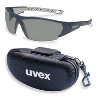 UVEX Schutzbrille i-works 9194270 anthrazit / grau mit UV-Schutz im Set inkl. Brillenetui - leichte und sportliche Sicherheitsbrille, Arbeitsschutzbrille