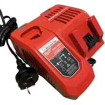 Milwaukee M12-18 FC Ladegerät 12 V