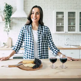 Relaxdays Pizzabrett, aus Akazienholz, Ø 35,5 cm, Pizzateller mit Griff, Käsebrett, Natur