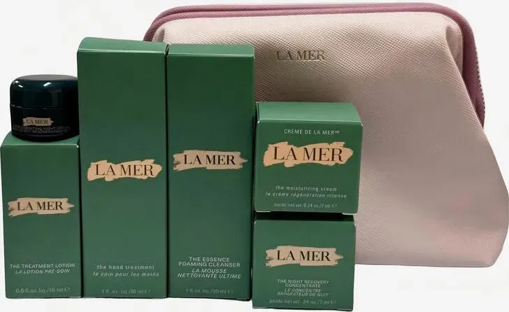 LA MER Reise-Pflegeset (The Essence Foaming Cleanser 30 ml + The Hydrating Infused Emulsion 5 ml + Crème de la Mer 7 ml + The Concentrated Recovery Cream 7 ml + The Treatment Lotion 15 ml + The Eye Concentrate 3 ml, mit pinkfarbenem Kosmetiktäschchen)