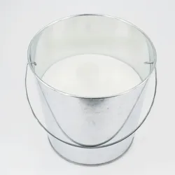 Decoris Citronella Kerze 12cm im Metalleimer mit Deckel Outdoor Duftkerzen Garten Balkon Draußen gegen Mücken Insekten Mückenkerzen Mückenschutz Eimerkerze
