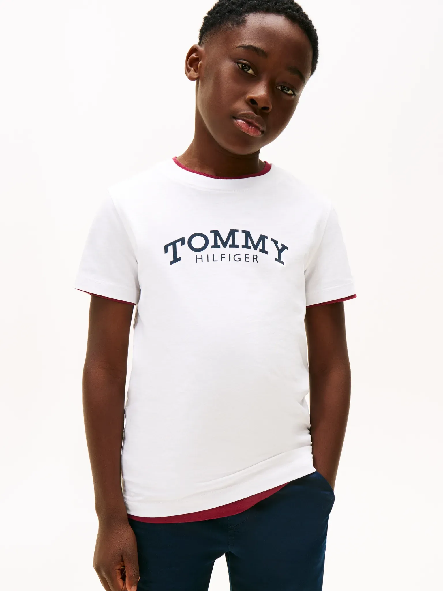 T-Shirt TOMMY HILFIGER, Jungen, Gr. 86, weiß, Single Jersey, Obermaterial: 100% Baumwolle, unifarben, regular fit normal, Rundhals, eingesetzt abgesteppte Kante, Shirts T-Shirt, Regular fit, für Kinder bis 16 Jahre, Druck
