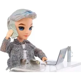 MGA Entertainment Rainbow High Modepuppe – Aidan Russel - Lila Junge Puppe – Modisches Outfit & 10+ Bunte Spiel-Accessoires - Für Sammler und Kinder von 4-12 Jahren