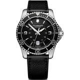 Victorinox Herren Armbanduhr Maverick Ø 43 mm, Swiss Made, Analog Quarz, Wasserdicht bis 100 m, Saphirglas, Leder-Armband, Schwarz