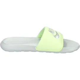 Nike Victori One Damen Light Silver / Light Silver / Barely Volt 40,5