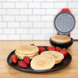 mad monkey gmbh Pikachu Mini Waffeleisen Orange