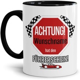 Tassendruck Tasse zum Führerschein mit Name Personalisieren - Achtung! Name hat den Führerschein! - Tassen Bedrucken, Führerscheinprüfung bestanden | Personalisiertes Geschenk, Innen & Henkel Schwarz