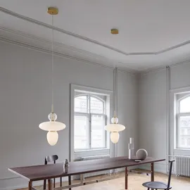 nuura aps Rizzatto 43 Pendelleuchte Opal/Satin Brass - Wohnzimmer