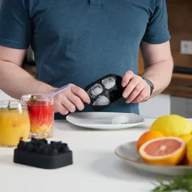 Relaxdays Totenkopf Eiswürfelform, 2er Set, Silikon, Halloween, 4 einzelne Totenköpfe, Eisgießform, Gothic-Stil, schwarz