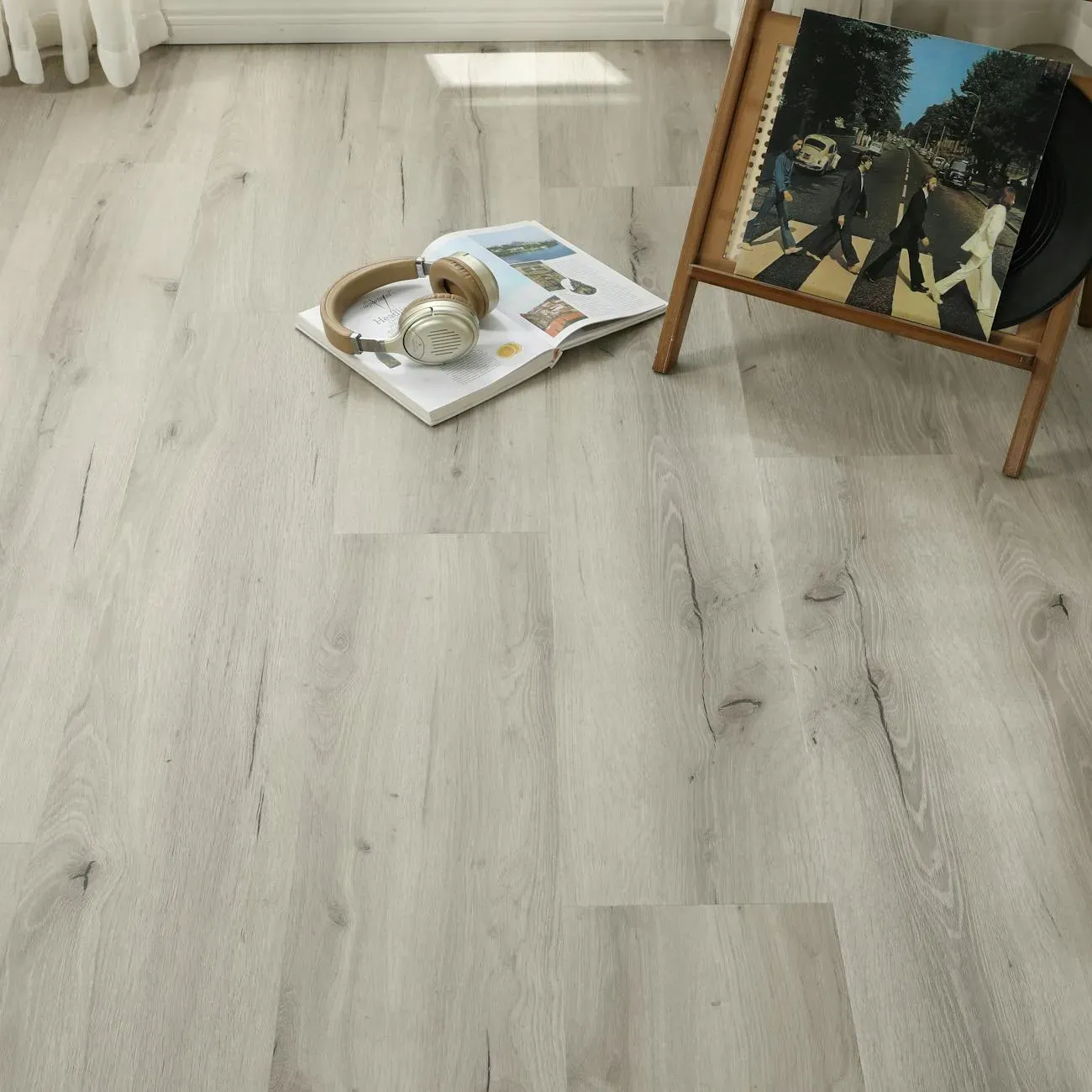 Klick-Vinyl Eiche Flamewind / Aurora – inkl. Dämmung & Fußleisten
