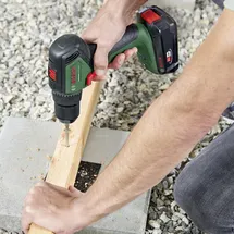 Bosch Akku-Bohrschrauber UniversalDrill 18 inkl. 2 x 1,5 Ah + Ladegerät