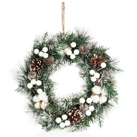 Türkranz Weihnachten - Adventskranz mit Zapfen, Zweigen und weißen Beeren
