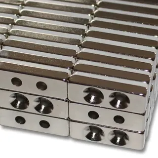 2 NEODYM QUADER MAGNETE 30x10x5 mm mit 2x Senkung NORD 4,2 mm BOHRUNG SENKUNG N40 6 KG VERSCHRAUBEN HAUSHALT