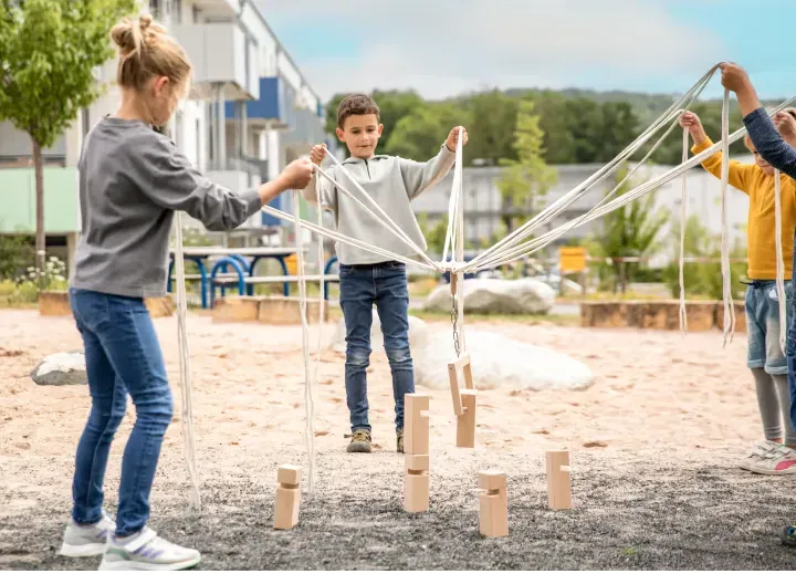 Haba Kooperationsbauspiel Kinderspiel Holz Baumwolle Multifarbig - Für bis zu 24 Spieler, Teamspiel, ab 4 Jahren