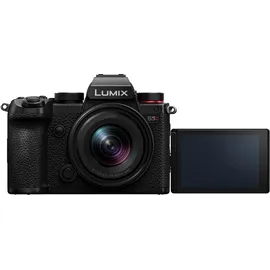 Panasonic Lumix DC-S5D + S 18-40mm f/4.5-6.3
