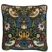 Bothy Threads Gobelin-Stickkissen Set Erdbeerdieb, 35.5x35.5cm, TAC3, Stickbild vorbedruckt