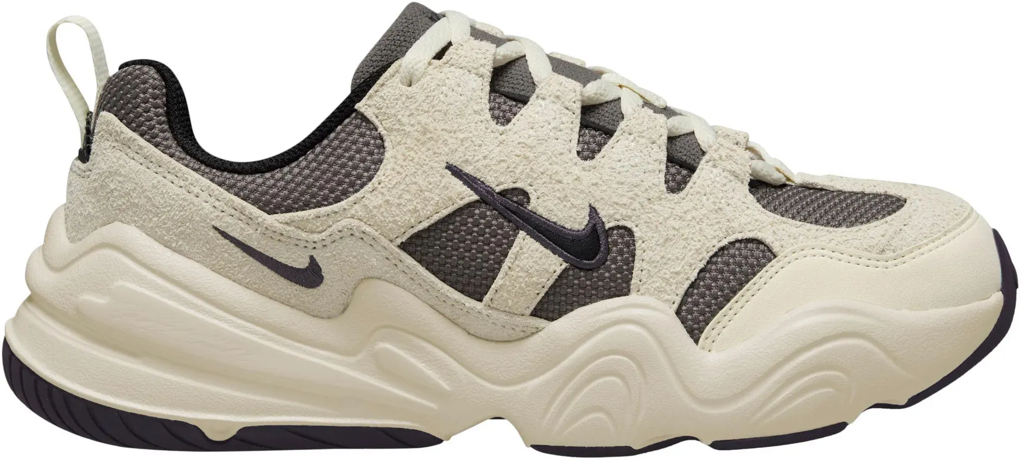 Nike Tech Hera Sneaker Damen in soft pearl-black-cave stone-off noir, Größe 36 1/2 - beige