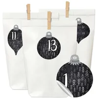 DIY Adventskalender zum Befüllen und Basteln - Komplettset - 24 weiße Papiertüten, 24 Zahlenaufkleber und 24 Holzklammern - Motiv Weihnachtskuge...